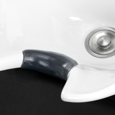 Czarna stacja do mycia włosów z fotelem