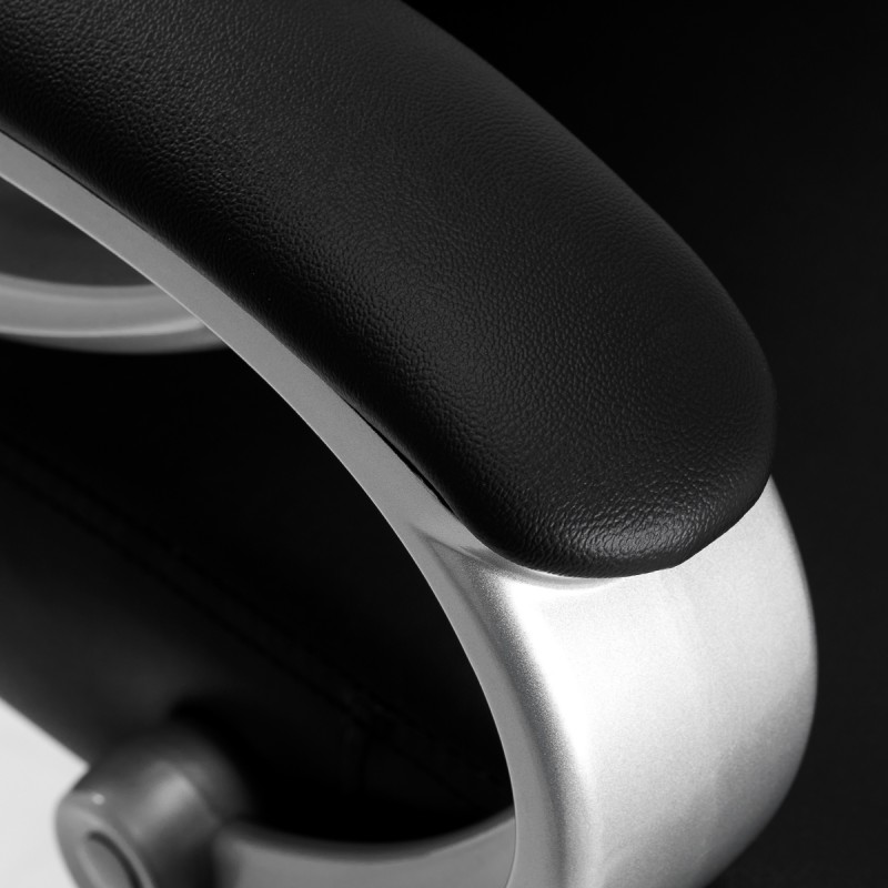 Czarna stylowa krzesło z podnóżkiem