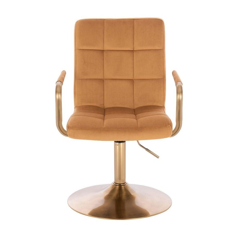 Miodowy welurowy fotel złota podstawa