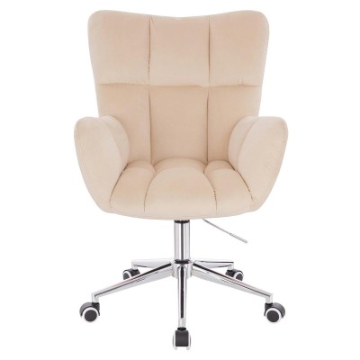 Kremowy welurowy fotel na kółkach