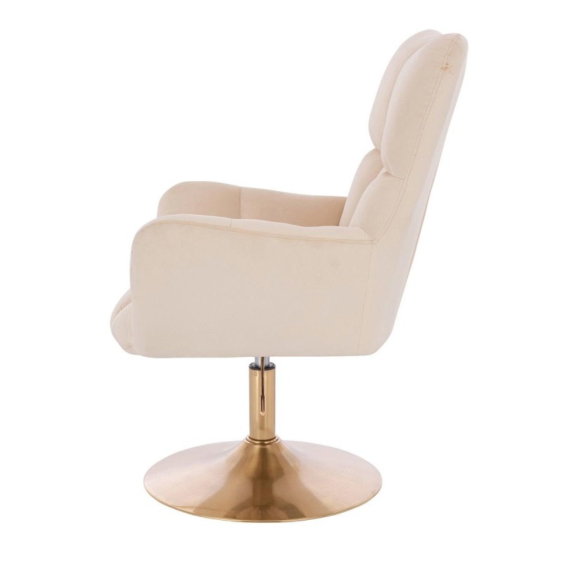 Welurowy kremowy fotel złota podstawa