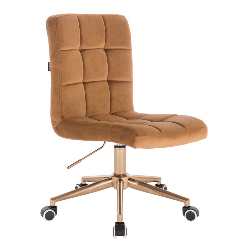 Miodowy welurowy fotel złota podstawa