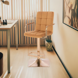 Welurowy miodowy hoker złota podstawa