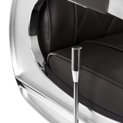 Brązowe krzesło fryzjerskie o eleganckim designie.