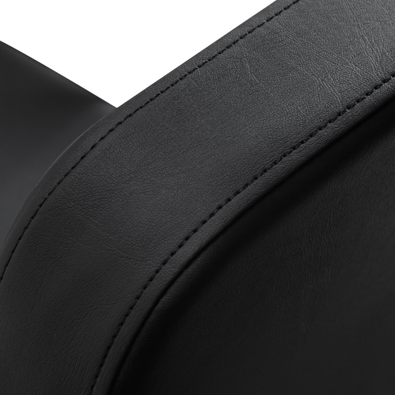 Czarna krzesło fryzjerskie o nowoczesnym, smukłym designie