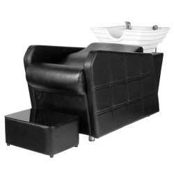 Czarna stacja stylizacji w salonie fryzjerskim.