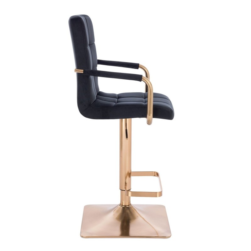 Czarne krzesło welurowe złota podstawa