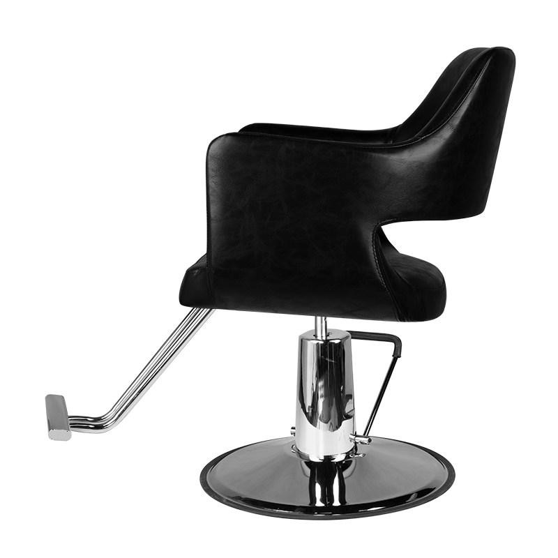 Czarna stylowa krzesło do stylizacji o eleganckim designie