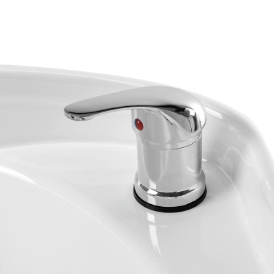 Czarna stacja do mycia włosów z fotelem