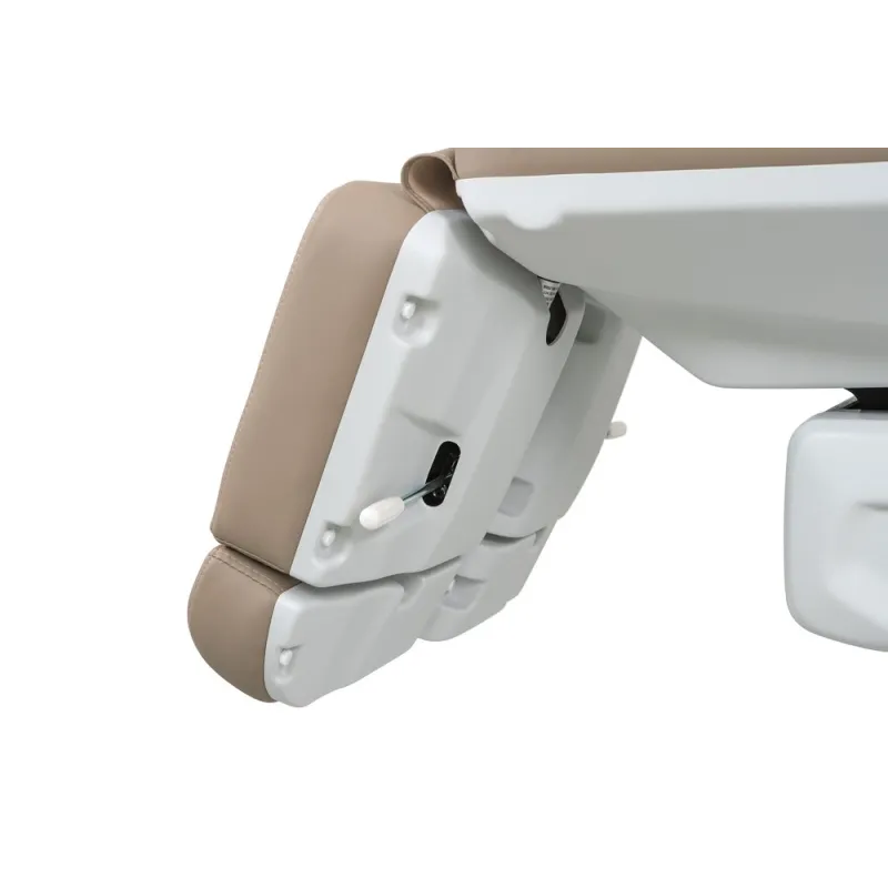 Podłokietniki i zagłówek z otworem na twarz