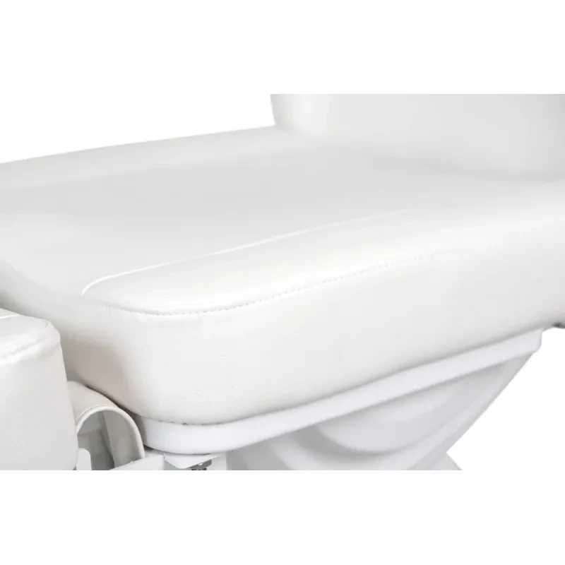 Fotel kosmetyczny RICLE w pozycji siedzącej