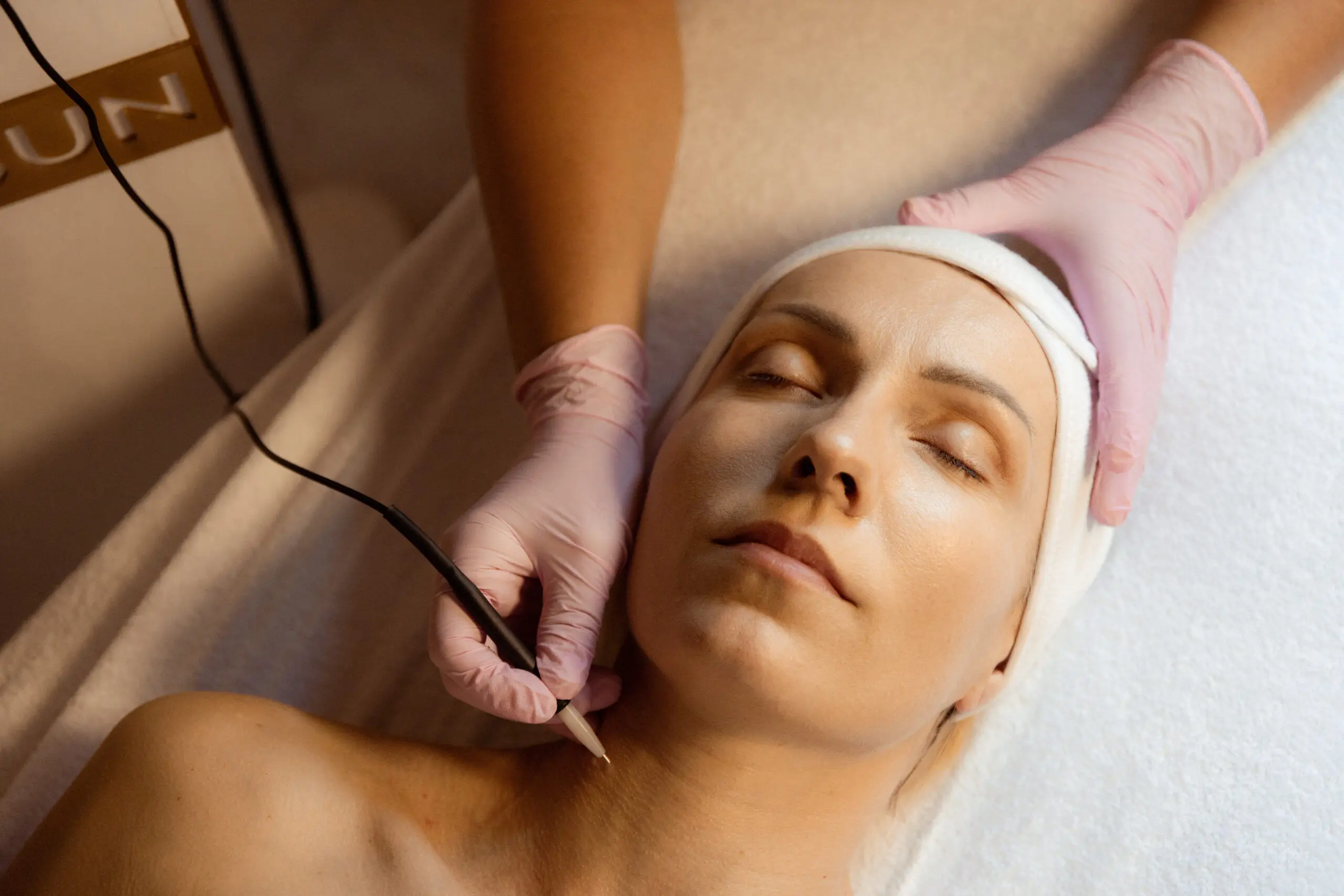 Radiotermoliza zmian skórnych w salonie kosmetycznym